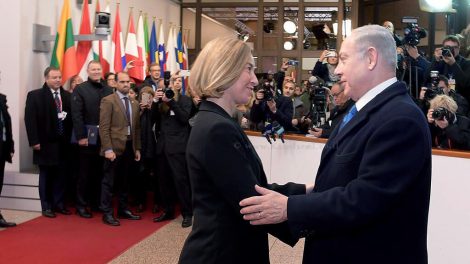 ראש הממשלה מר בנימין נתניהו במפגש עם שרת החוץ של האיחוד האירופי הגב' פדריקה מוגריני | צילום: לשכת העיתונות הממשלתית